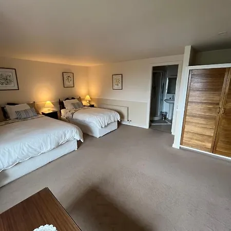 Faul House בית הארחה 4*